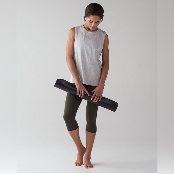 Lululemon Reveal Crop Mid Rise Mesh Detail Leggings 15" / Dark Olive Sz S - Picture 2 of 11